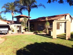 Stylish Modern Family Home with Every Luxury – Plus Flats & Studio