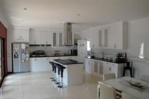 House For Sale in Midstream Estate