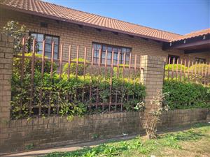 Townhouse For Sale in Reyno Ridge