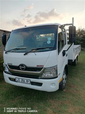 Hino 300 4 ton dropsides