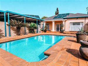 House for Sale Brenthurst Brakpan (including Solar & Water Tank)
