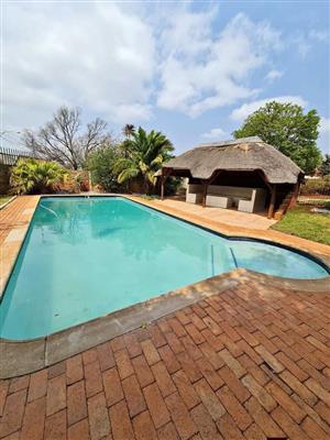 2-bedroom apartment is now available to rent in Cyrildene.