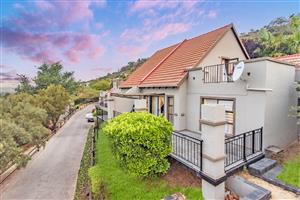 Charming Townhouse in The Summit For Sale