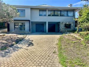 House For Sale in Stilbaai Wes