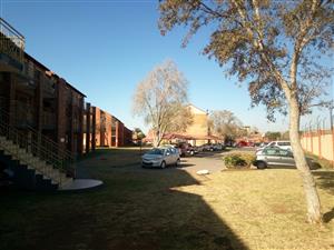 ON AUCTION Investment Bachelor In Unit Security Estate - Akasia- Pretoria
