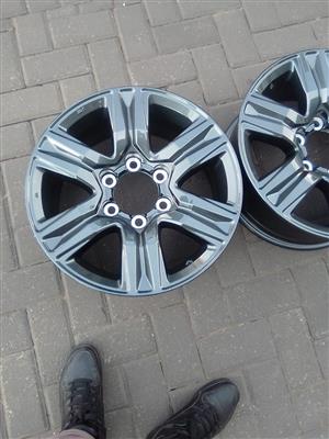 Toyota Hilux/Fortuner 17inch original mags to use for spare  wheel