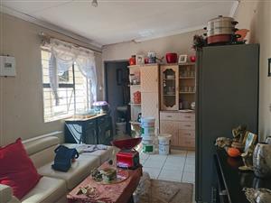 5 Bedroom house for sale in Villa Liza - BOKSBURG