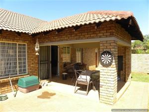 Modern and spacious 3 bedroom townhouse for sale in Annlin in a beautiful complex