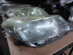 2012 TOYOTA YARIS HEADLIGHT