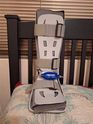 Moon boot- as new  in Wonderboom South