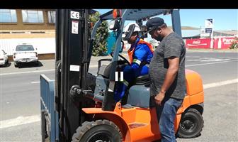 Forklift Training R800 for 5 days