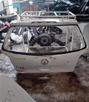 polo vivo 2010+ bootlid 