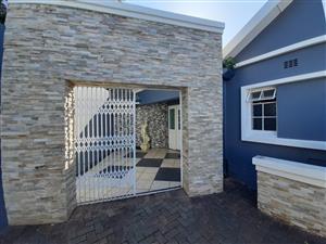 LOVELY HOME IN A QUIET CUL-DE-SAC!