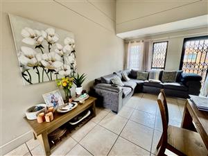 Prime 2 Bedroom Living on The Bult