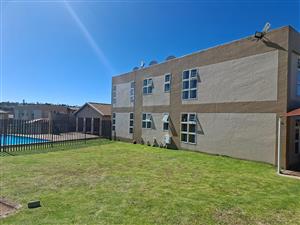 Townhouse For Sale in Mondeor