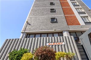 HARBOUR VIEWS/BRIGHT AND BREEZY APARTMENT