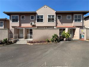 Beautiful 2 Bedroom 1 Bathroom 2 Parking's Simplex in Oakleigh Manor