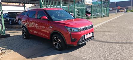 Mahindra XUV300 1.2T (W8)