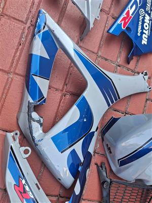 FAIRING KIT CAME OFF A SUZUKI