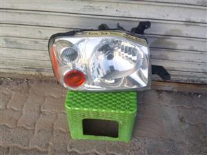 (2009-2018) NISSAN NP300 RIGHT SIDE HEADLIGHT FOR SALE