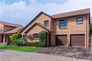 Townhouse For Sale in Pomona & Ext