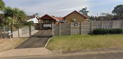 Neat, bachelor cottage available to let in Hayfields