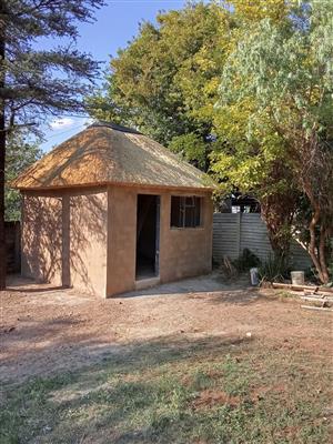 Edwinar lapa and Thatch roofing