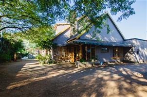 4 Bedroom House with 2 Bedroom Flat Sunnyridge