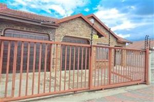 House For Sale in Ivy Park