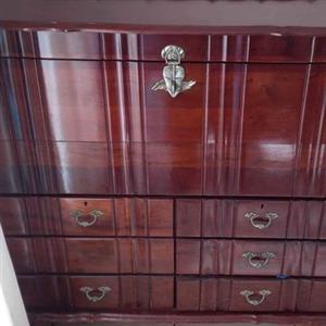 Antique Victorian mahogany Chest with Drawers