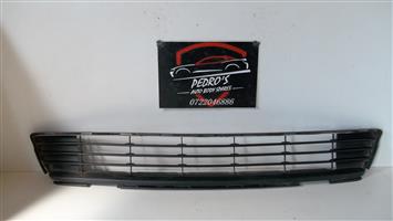 Toyota Corolla Quest front bumper center grille