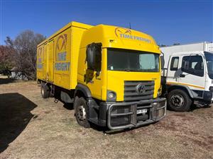 2015 Volkswagen Constellation 17-250 8 ton closed body