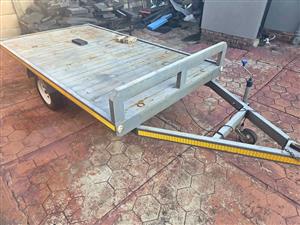Flat bed trailer