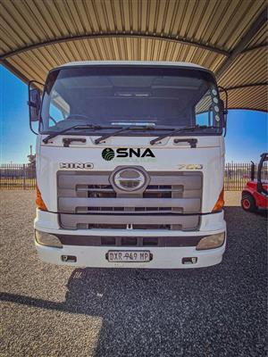 Toyota Hino 700