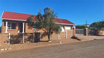 Cosy Clinker Brick Home for Sale in Jongesfontein