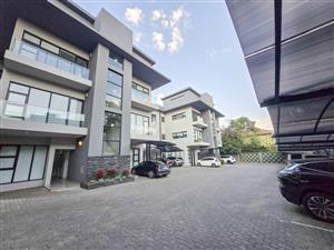 Upmarket luxury 3 bedroom Apartment in Rosebank