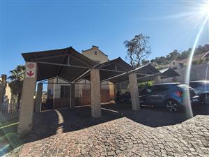 Spacious Ground-Floor Apartment with Great Potential!