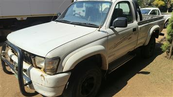 Stripping Toyota hilux kzte single cab with Toyota 5l engine 