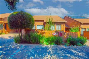 Townhouse For Sale in Weltevreden Park