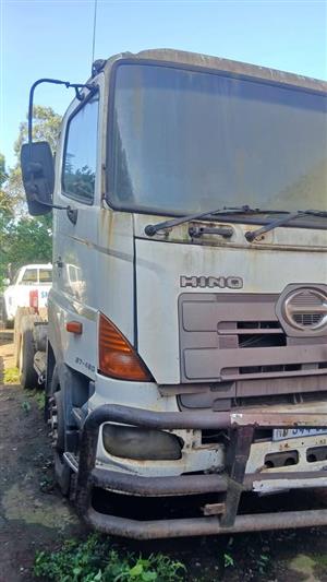 2009 Hino 700  57 450
