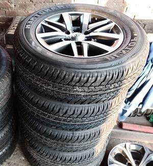 Toyota Hilux/Fortuner 18''original mag with brand new 265/60/18 Dunlop Grandtrek