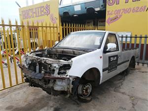 Foton bakkie with 2.2 petrol 4y engine stripping for spares
