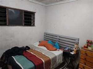 Outbuilding room to rent