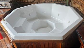Jaquzzi 6 seater