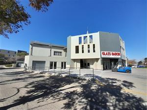 346m Retail Showroom Unit To Let in The Link