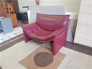 Post-modern 1980s single seater genuine  leather couch  designed by Nicoletti Salotti