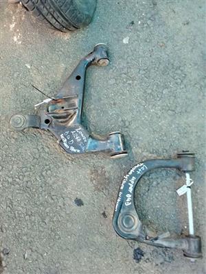 2015 Toyota Hilux D4D 4x4 left side upper and lower control arm