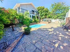 Breathtaking Views of Table Mountain/Signal Hill and Gordons Bay Mountains. 3Bed/2Bath House +Flat