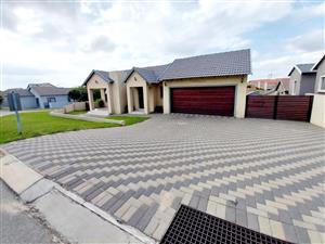 House For Sale in Kosmosdal