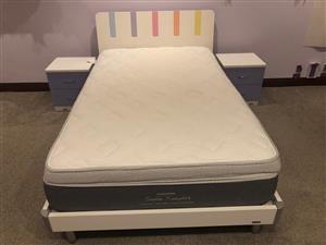 Mokki candi stripe bed, pedestals and mattress